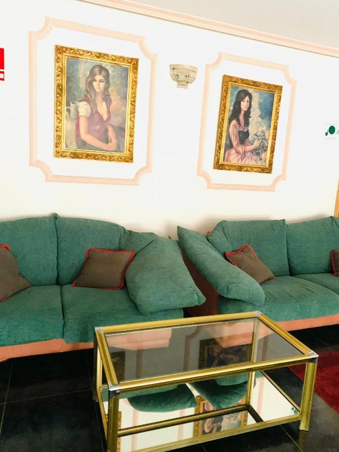 Hotel El Prado By Vivere Stays Carrascosa del Campo Bagian luar foto