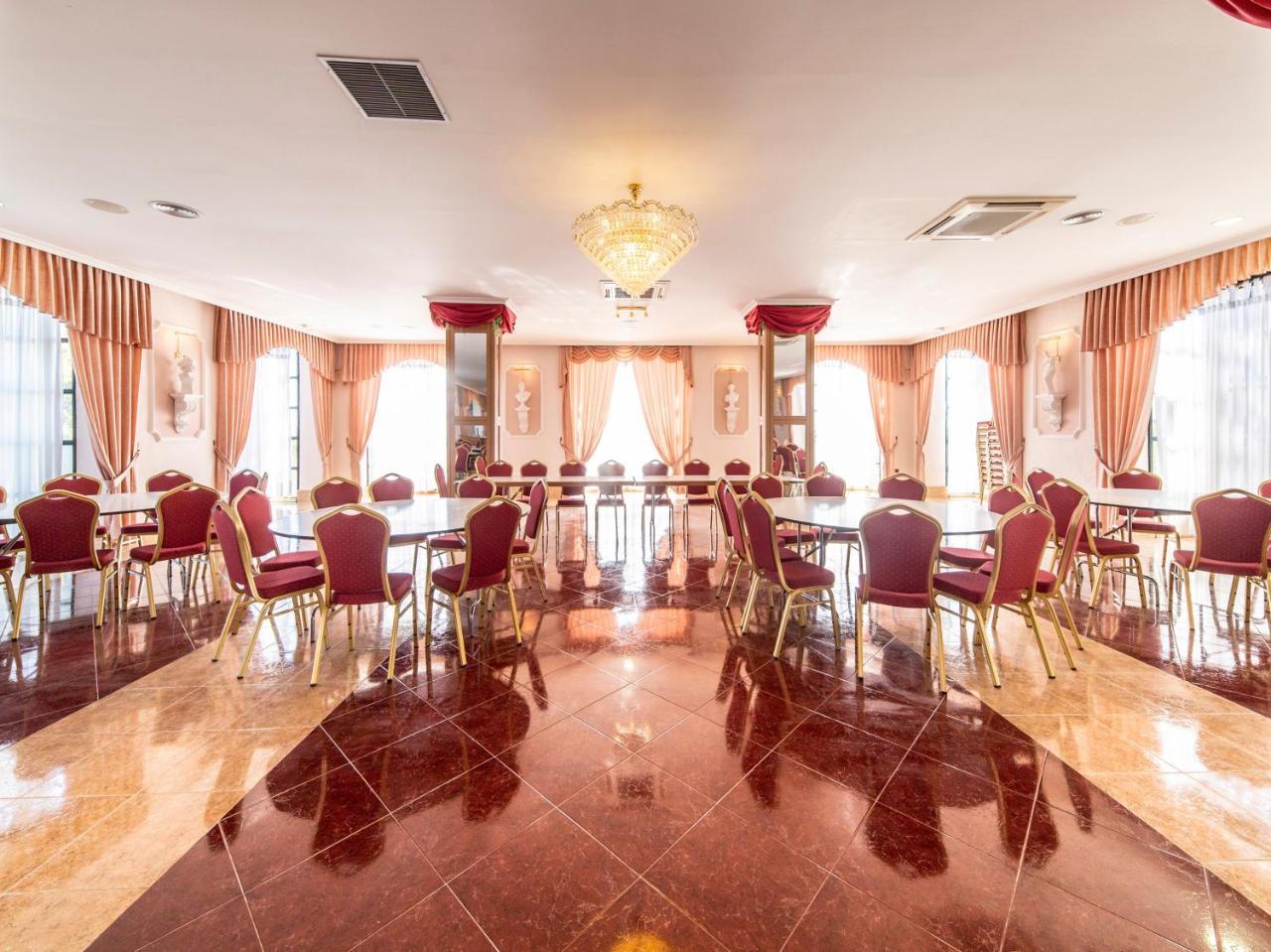 Hotel El Prado By Vivere Stays Carrascosa del Campo Bagian luar foto