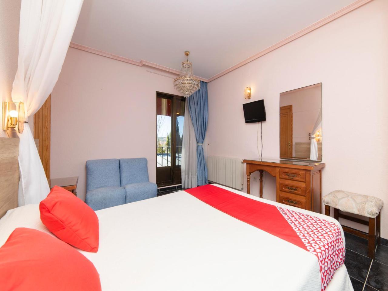 Hotel El Prado By Vivere Stays Carrascosa del Campo Bagian luar foto
