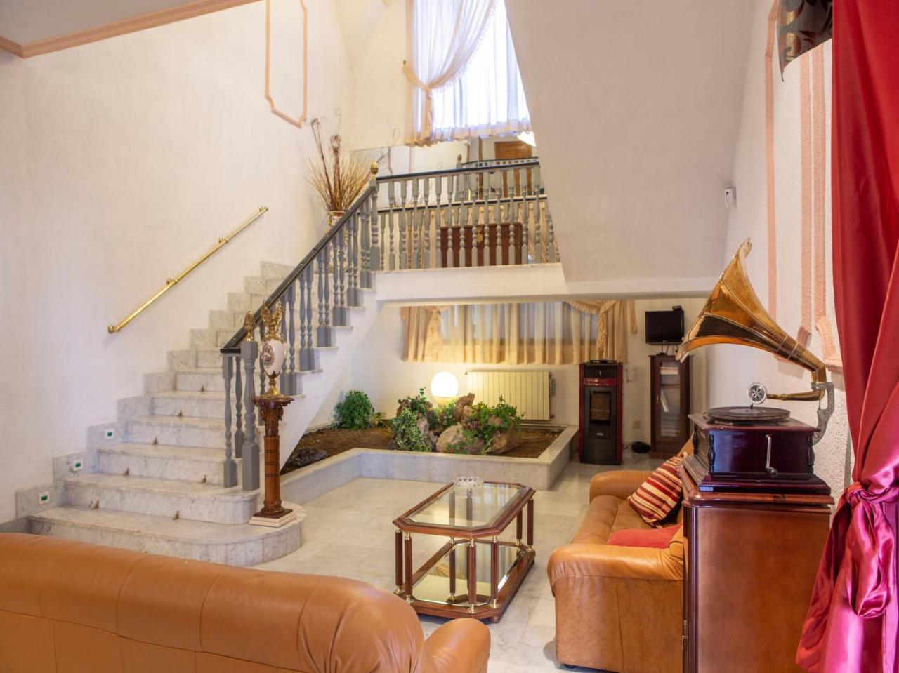 Hotel El Prado By Vivere Stays Carrascosa del Campo Bagian luar foto