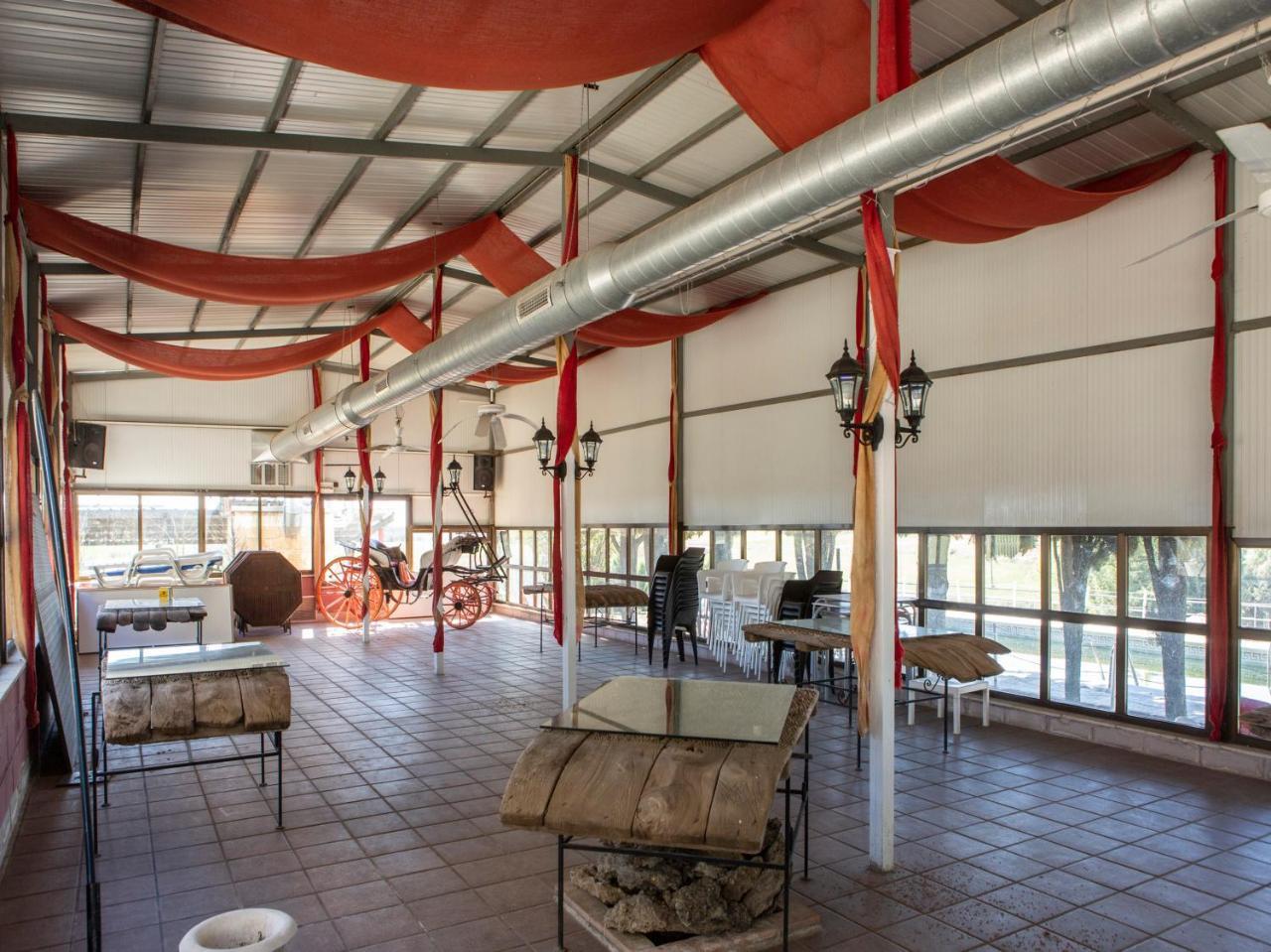 Hotel El Prado By Vivere Stays Carrascosa del Campo Bagian luar foto