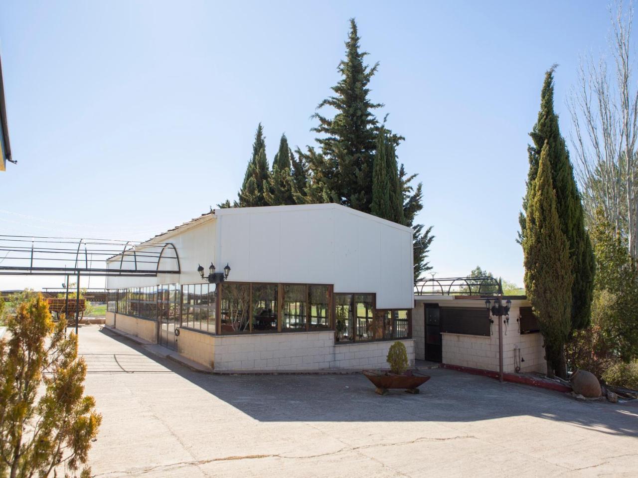 Hotel El Prado By Vivere Stays Carrascosa del Campo Bagian luar foto