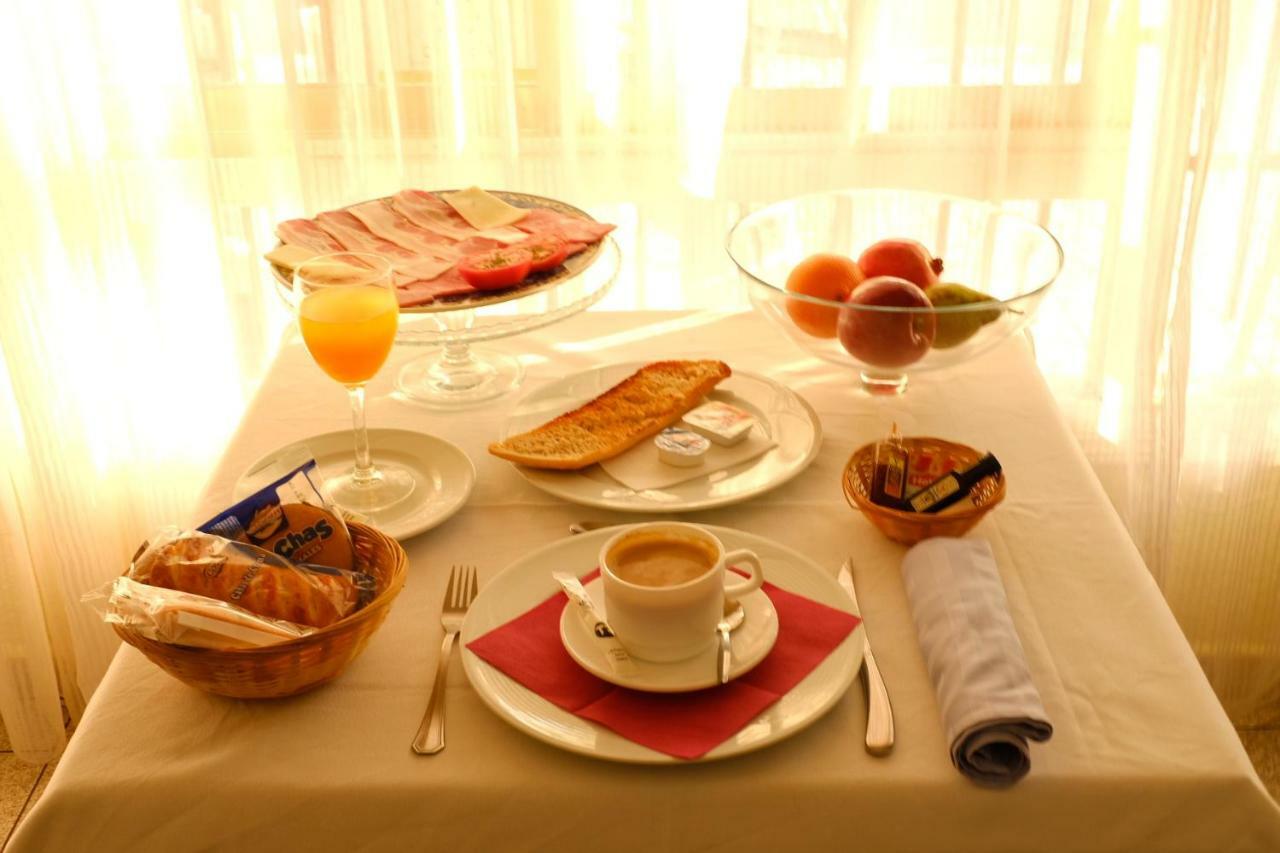 Hotel El Prado By Vivere Stays Carrascosa del Campo Bagian luar foto