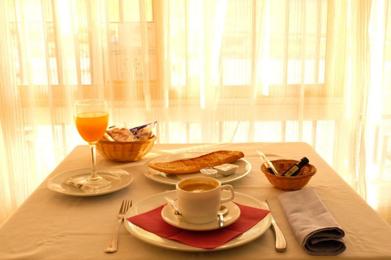 Hotel El Prado By Vivere Stays Carrascosa del Campo Bagian luar foto