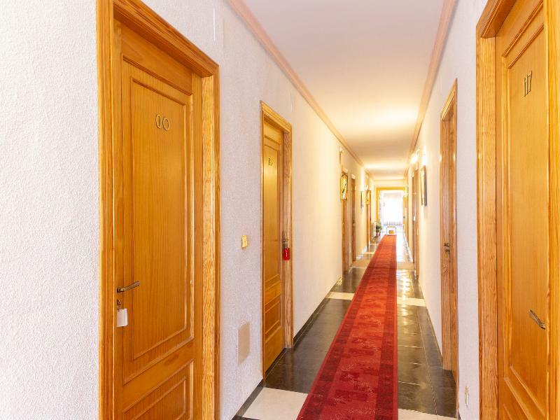 Hotel El Prado By Vivere Stays Carrascosa del Campo Bagian luar foto