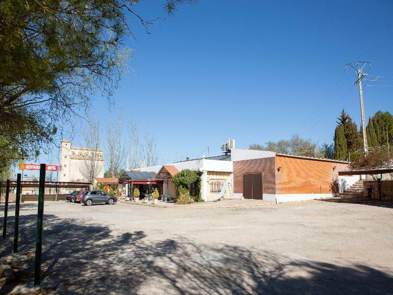 Hotel El Prado By Vivere Stays Carrascosa del Campo Bagian luar foto