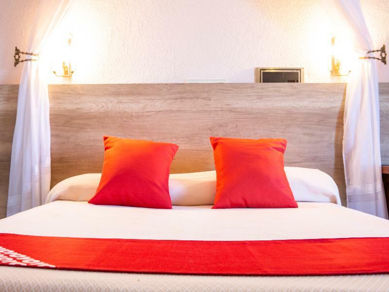 Hotel El Prado By Vivere Stays Carrascosa del Campo Bagian luar foto