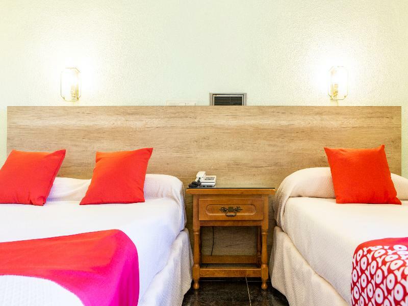 Hotel El Prado By Vivere Stays Carrascosa del Campo Bagian luar foto