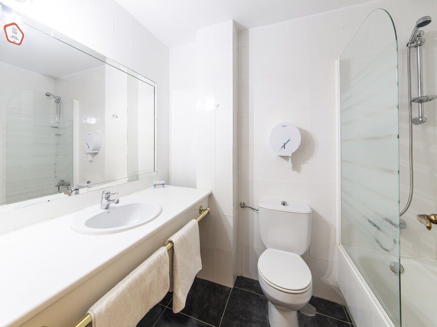 Hotel El Prado By Vivere Stays Carrascosa del Campo Bagian luar foto